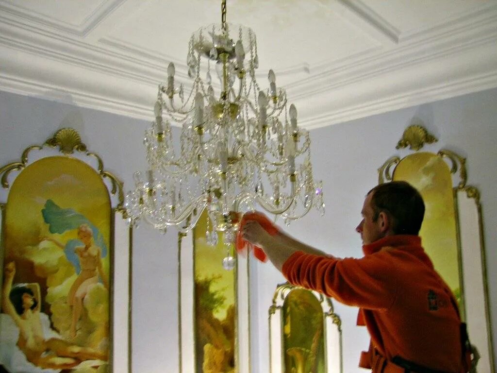 Как мыть хрустальную люстру. Мытье люстры. мытье хрустальной люстры. чистка люстр. мойка люстры.