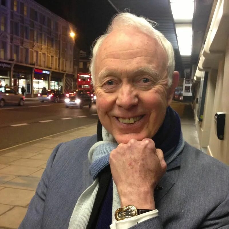 Тони бьюзен британский психолог. Тони бьюзен 1994. Тони бьюзен британский психолог. Тони бьюзен. Тони бьюзена «работай головой» (1974).