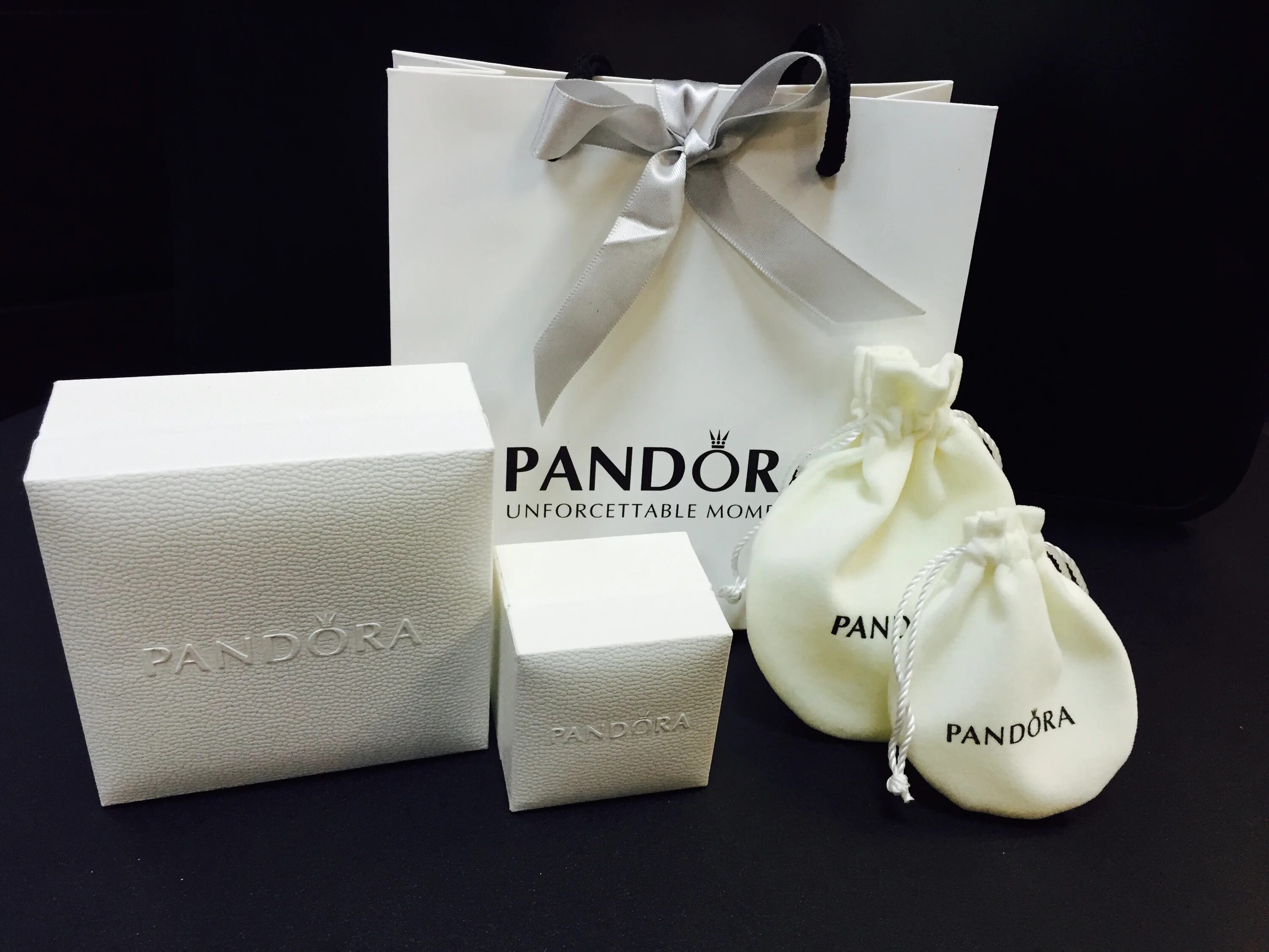 Пандора коробка. Браслет пандора в коробке. Упаковка пандора оригинал. Пандора p7340 коробка для украшений. Коробка для шармов.