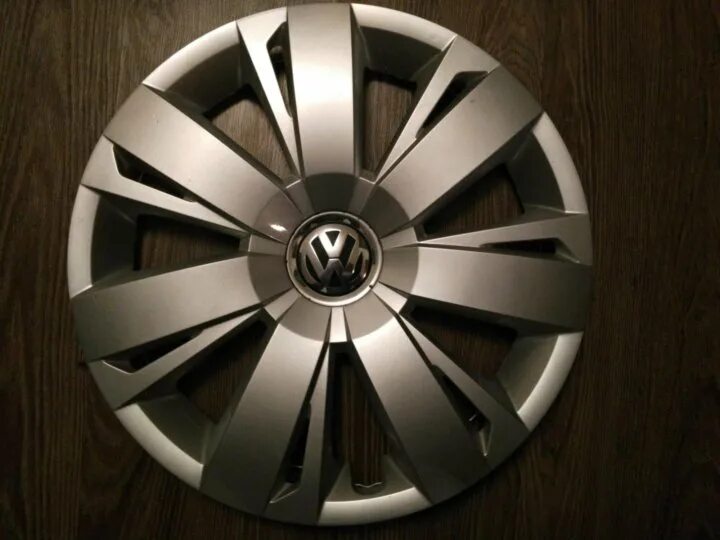 Колпак vw. Колпаки VW r16 т6. 5c0601147a. 5c0601147a qlv. Колпак на r16 Фольксваген оригинальный.