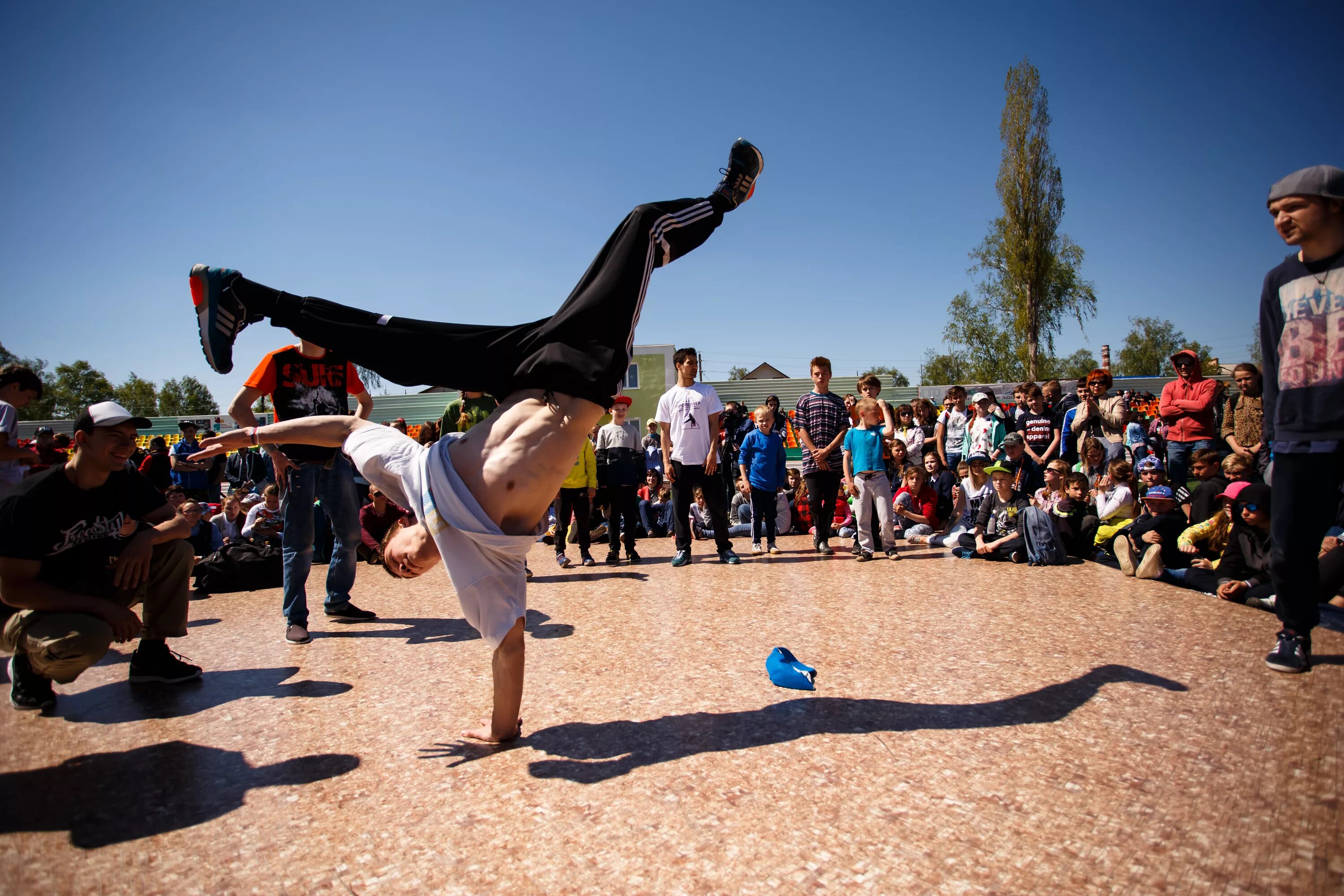 Уличные танцы. Брейк батлы на улице. Break festival. Брейк данс казань. Break festival.