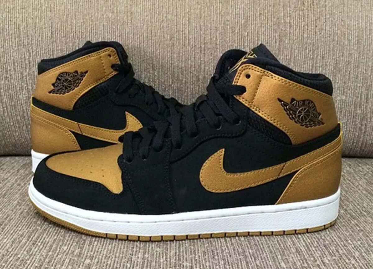 Nike Air Jordan 1 High og Black/Gold. Air Jordan 1 Black Gold. Air Jordan 1 Mid Black Gold. Nike Air Jordan 1 Metallic Gold.