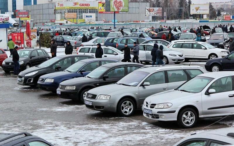 Авто из белоруссии после 1 апреля. Авторынок Белоруссии. Автомобили из Белоруссии. Растаможенные Белорусские машины. Автомобильный рынок Беларуси.