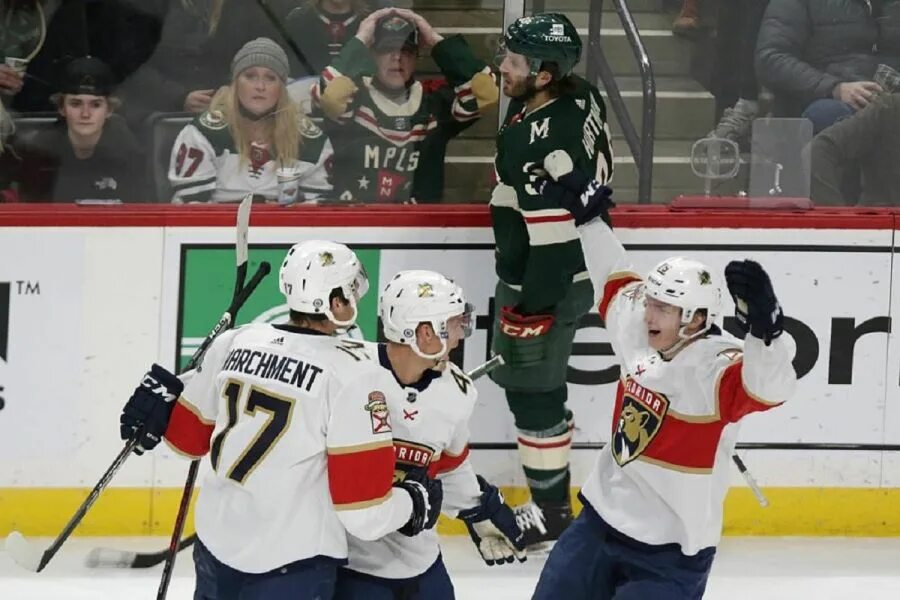 Радко гудас хоккеист. Матч nhl. Даллас старз форма. Флорида миннесота. Нхл 22 обложка.