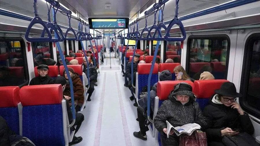пассажиропоток мцд 1. мцд вагоны. наземное метро поезд москва. пассажиры метро москвы. мцд внутри с людьми.