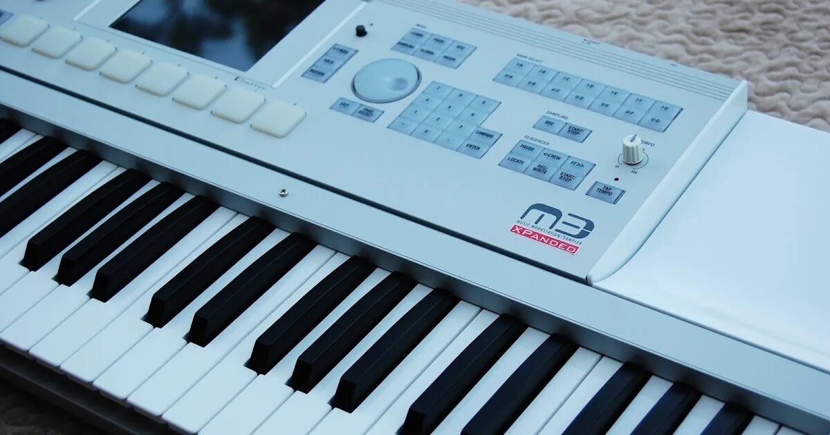 Yamaha s118. Google синтезатор. синтезатор moog 80х. Devon polar hydraulic synth. Google синтезатор.