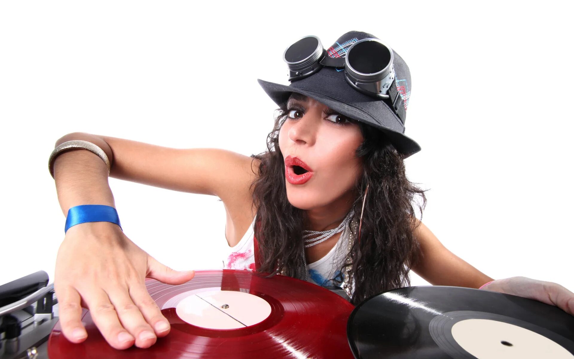Диджей сумико ивамура. Hat dj. Девушка за диджейским пультом. Hat dj. Диджей за пультом.