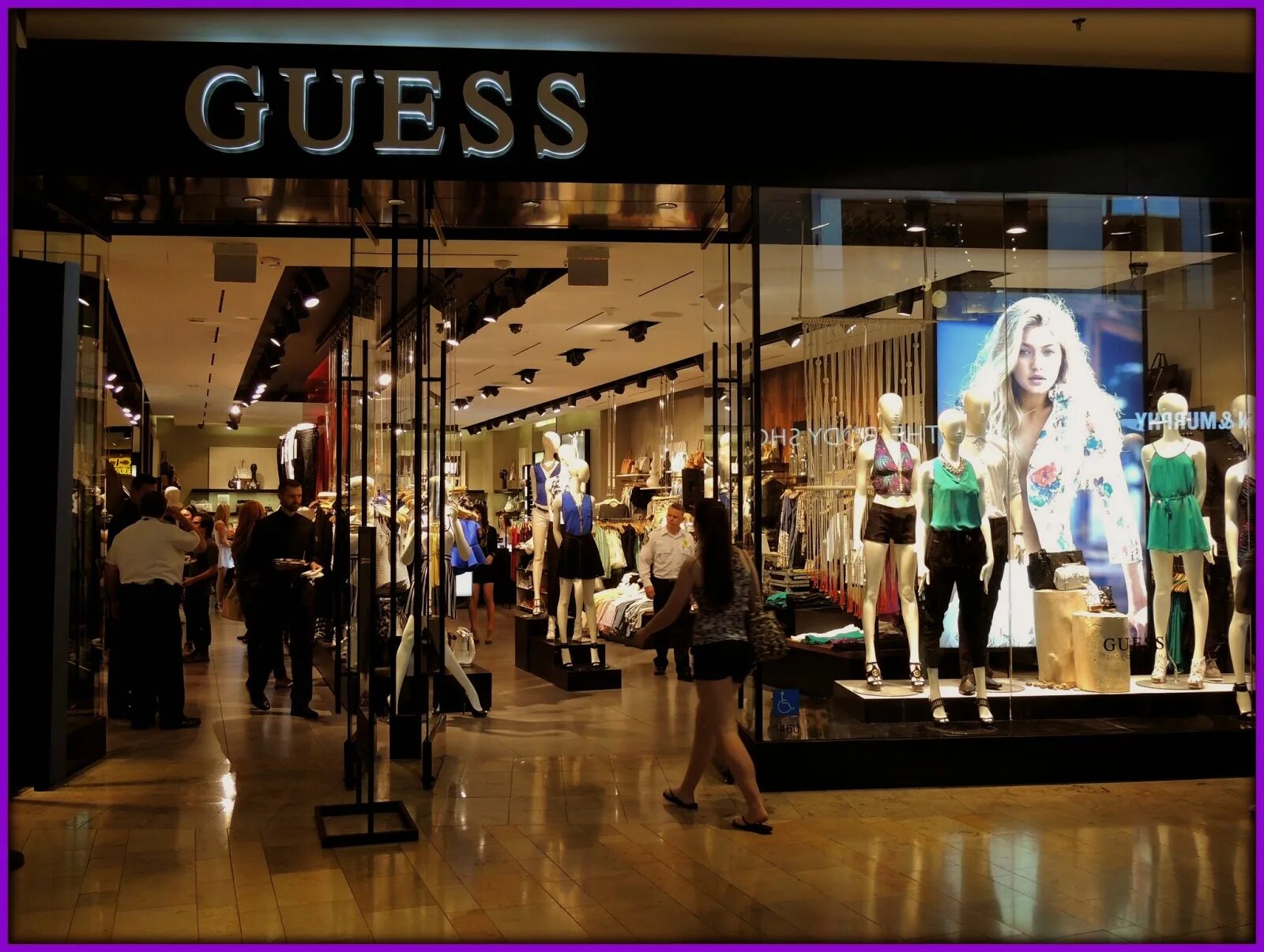 Guess outlet белая дача. гесс магазин. показ мод guess. гесс магазин. аутлет белая дача guess.