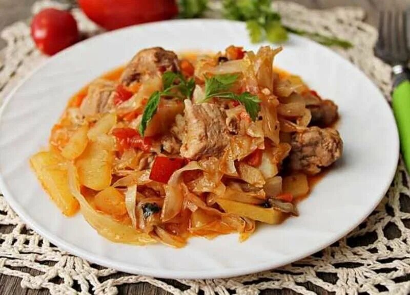 Готовим картошку с мясом и капустой