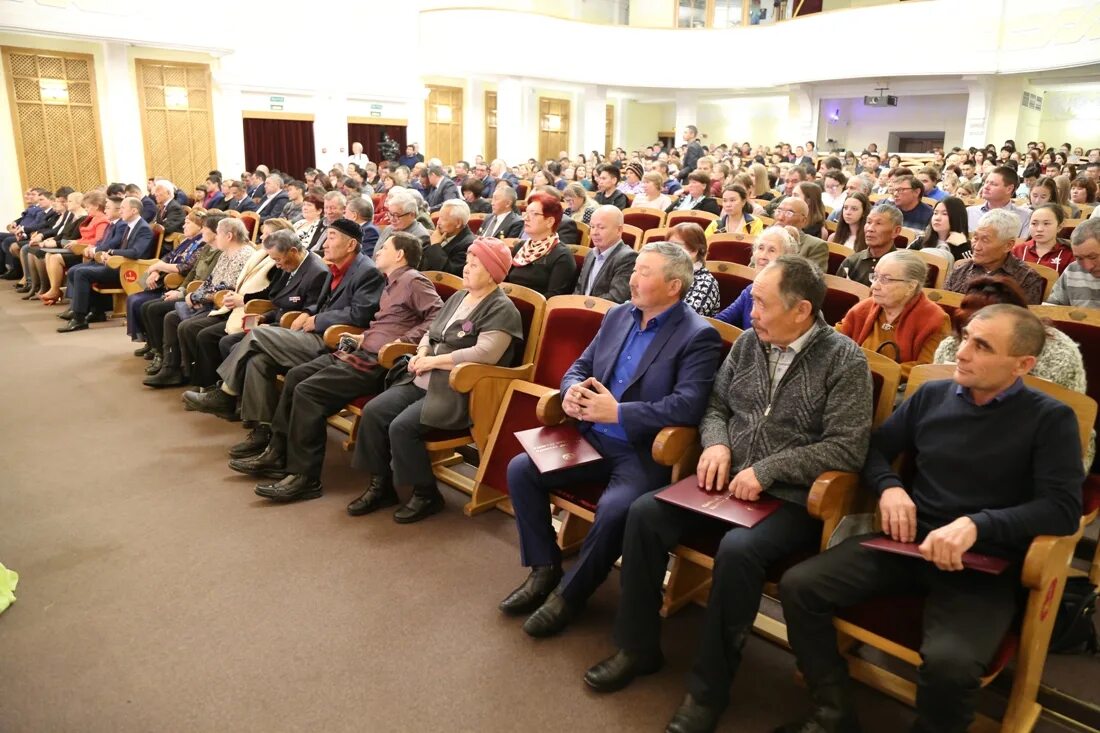 Новости день сельского хозяйства. Работники администрации русско-полянского района омска. День сельского хозяйства тамбов. Новости день сельского хозяйства. Фото детей на день сельского хозяйства.