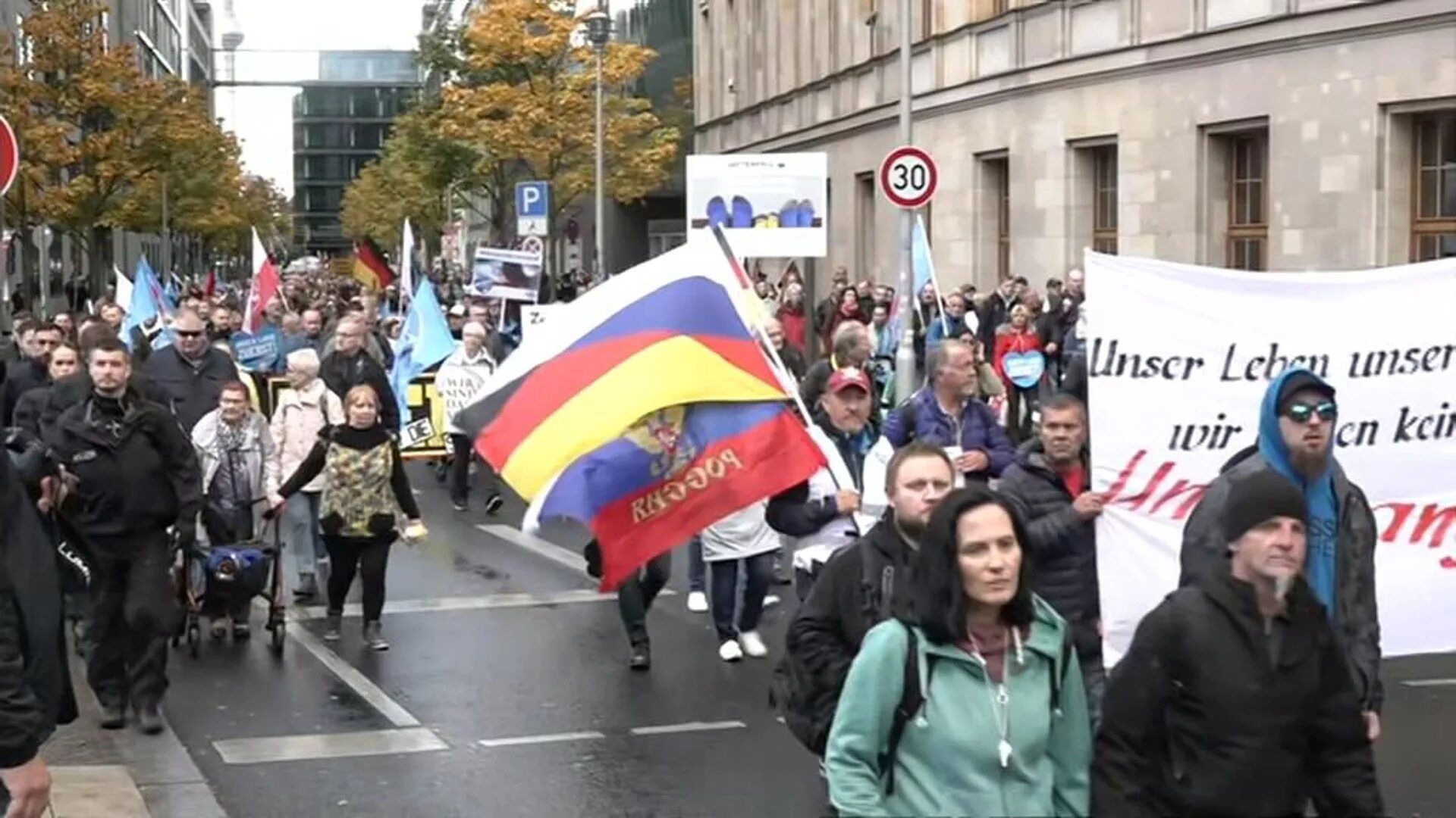 Митинги в Европе. Протесты в Европе в поддержку России. Пророссийские акции в Европе. Пророссийские митинги в Европе.