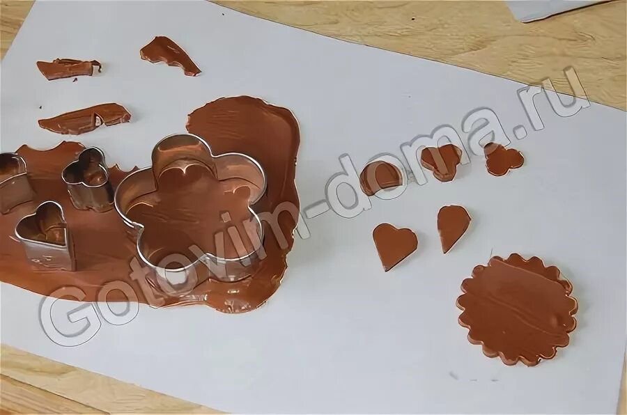 Фигурки из шоколада в силиконовой форме. Фигурные шоколадные изделия. Как сделать шоколадную фигурку в форме. Формочки для конфет. Как сделать шоколадную фигурку в форме.