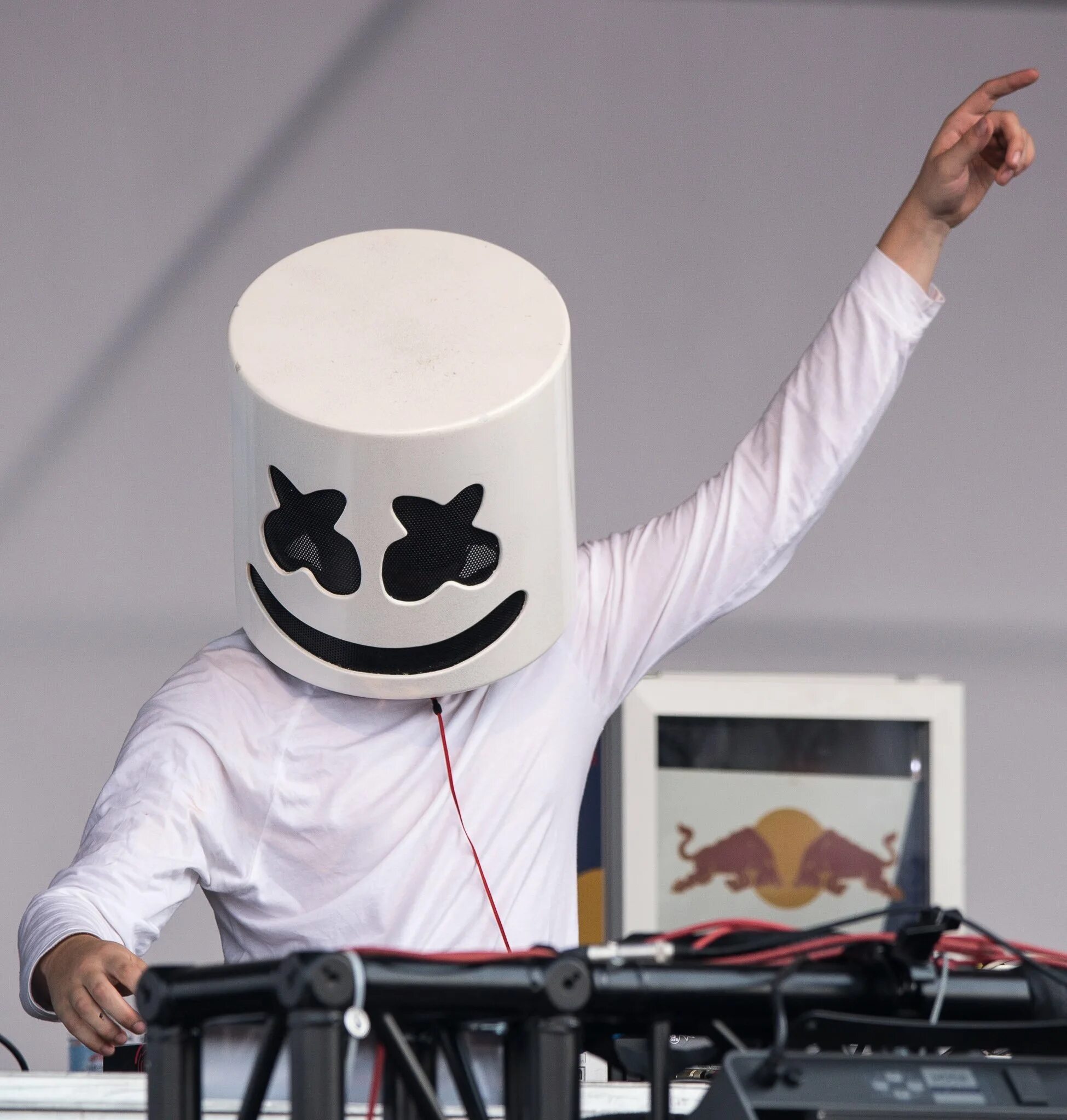 Marshmallow лицо. Marshmello. Маршмеллоу диджей без маски. Маршмеллоу диджей без маски 2020. Маршмеллоу диджей маска.