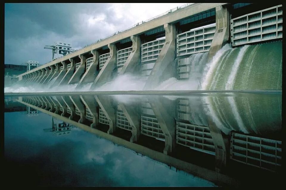 Энергия воды в реке. Гидроэнергетика Исландии. Гидроэнергия и энергия воды. Альтернативная Энергетика гидроэнергетика. Гидроэлектростанция источник энергии.