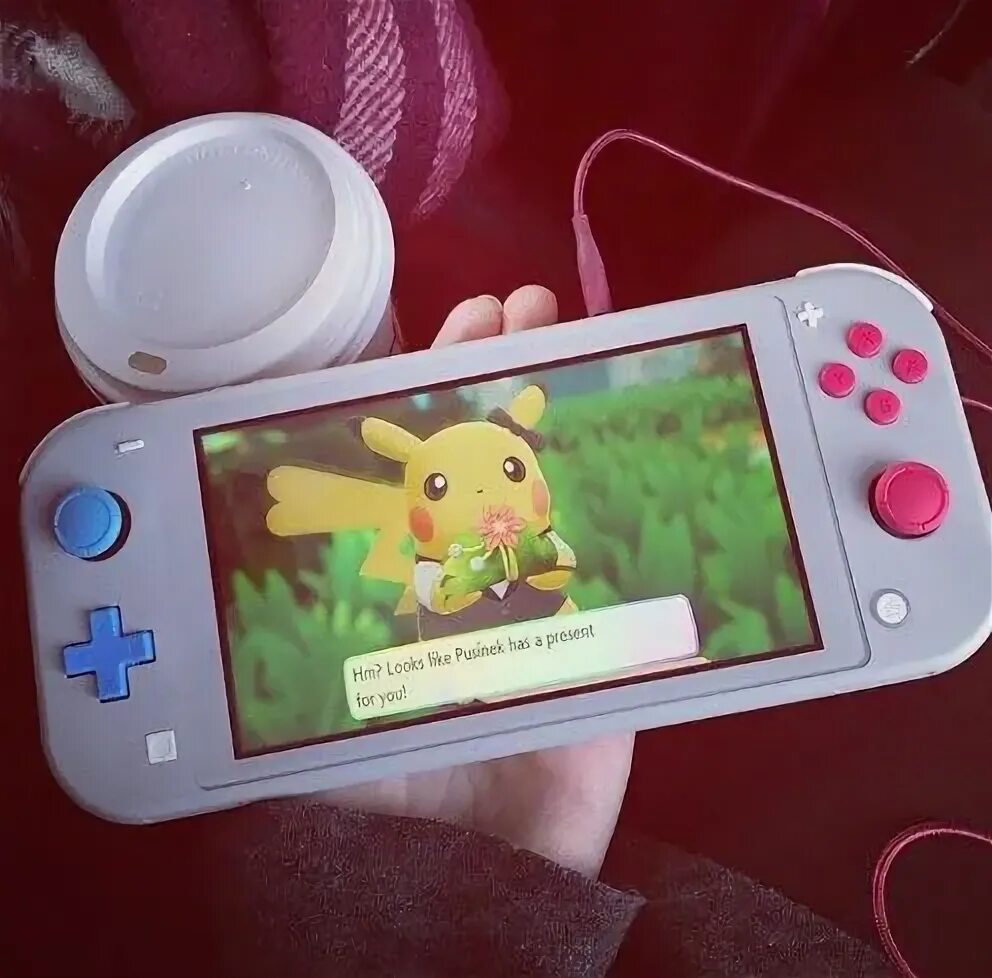 Nintendo go. Нинтендо свитч покемон. Nintendo Switch Lite Pikachu. Игры про покемонов на Нинтендо свитч. Nintendo Switch Lite Pokemon игры.