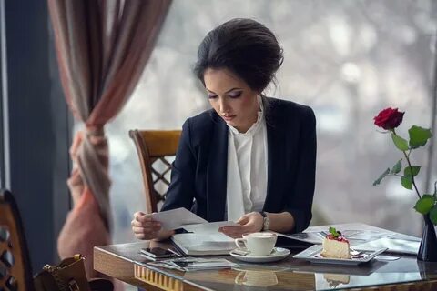 Леди в ресторане - фото.