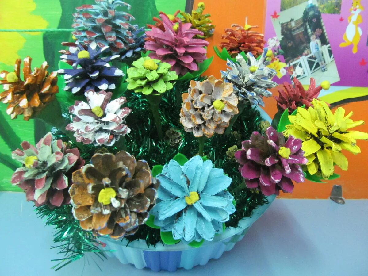 Поделки из природного материала цве. Поделки цветов из материала. Ромашки из природного материала. Цветы из фетра. Поделочки своими руками.