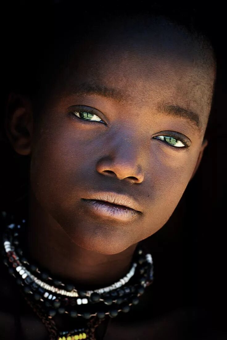 Tribe himba black. Племя Химба. Негроидная раса Химба. Племя Химба в Африке. Африканцы негроидная раса.