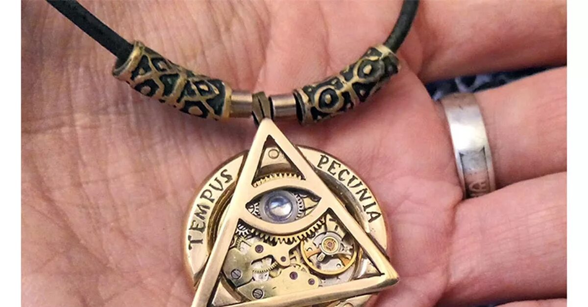 Подвеска всевидящее око. Кулон всевидящего ока. Подвеска всевидящее око серебро. Глаз в треугольнике подвеска. Амулет масонов.