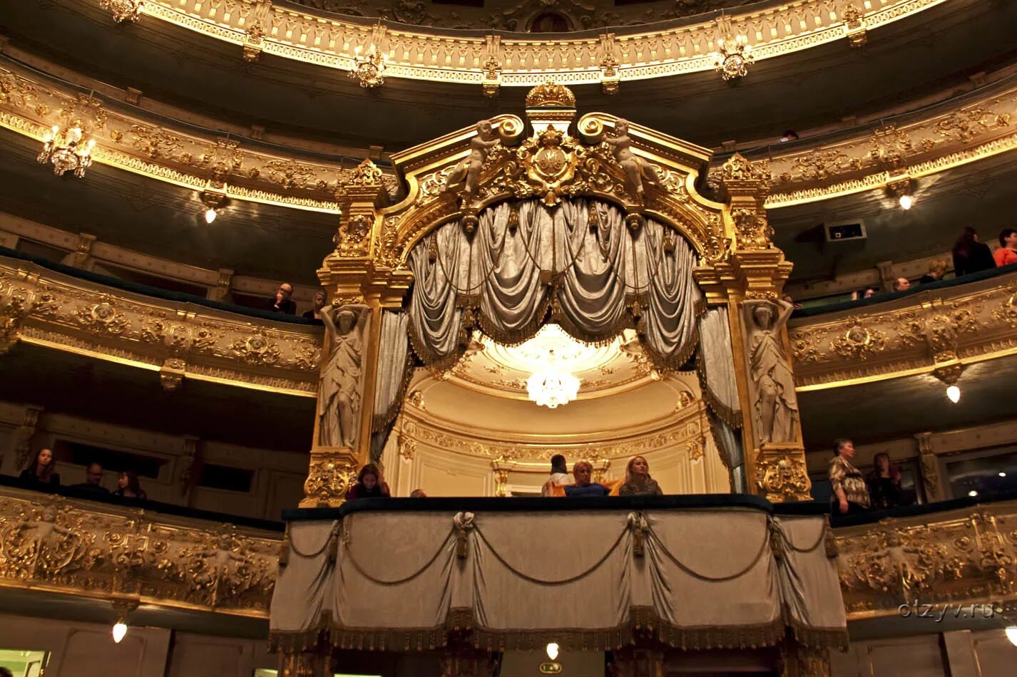 Mariinsky theater. Мариинский театр Санкт-Петербург. Театр Мариинка в Санкт-Петербурге. Мариинский театр Царская ложа. Мариинский театр Питер.