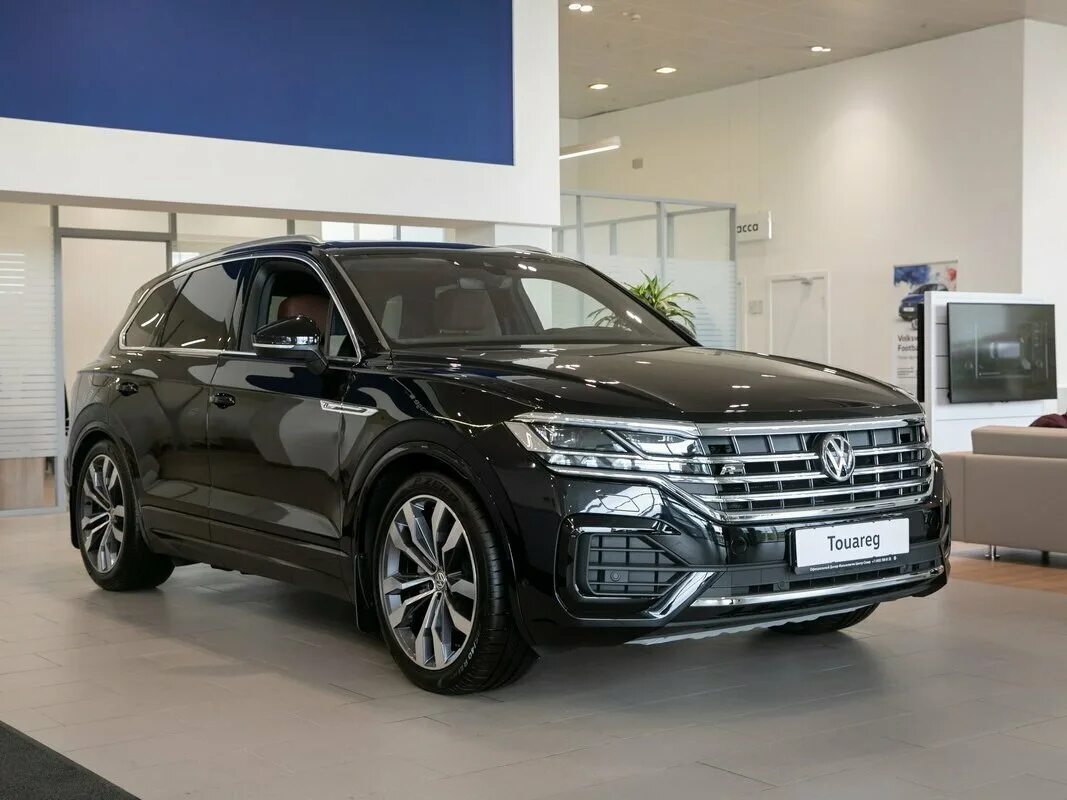 Туарег 2020 купить. Volkswagen Touareg 2020 Black. Фольксваген Туарег 2020 черный. Новый Туарег 2019 Black Style. Фольксваген Туарег темно серый 2020.