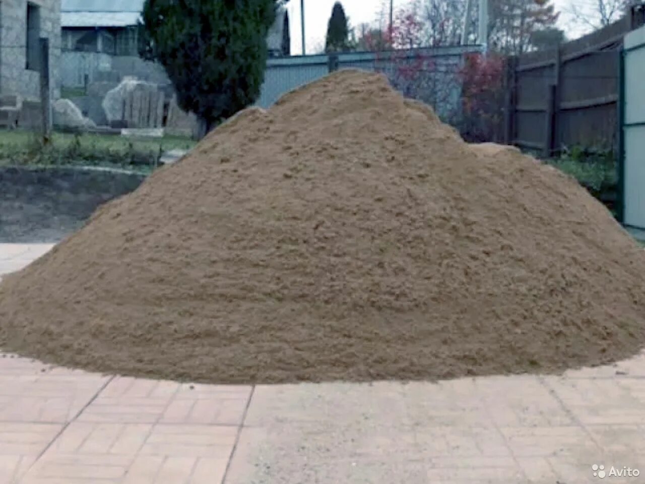 4 тонны песка. 3 тонны песка. 5 тонн пгс. Куча песка. 20 кубов песка.