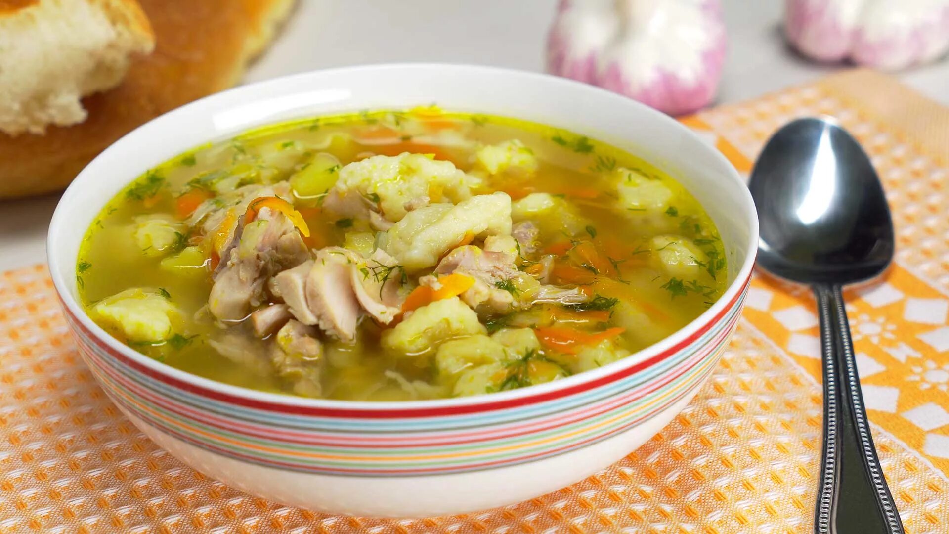 Суп с клёцками на курином бульоне. Суп из курицы с клецками. Удмуртский суп Нугыли. Суп картофельный (с клецками и шпиком).