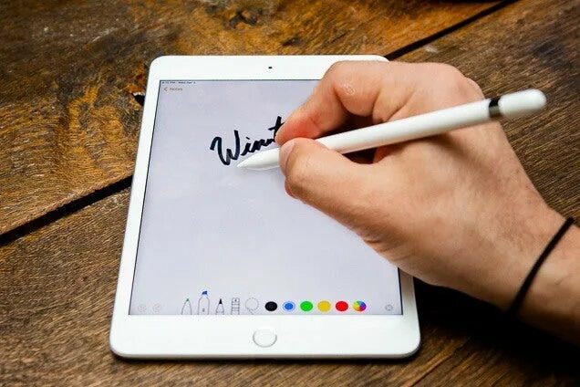 Айпад и эпл пенсил. Ipad apple pencil. 7 дюймов. Ipad 10 apple pencil. Айпад 9 поколения.