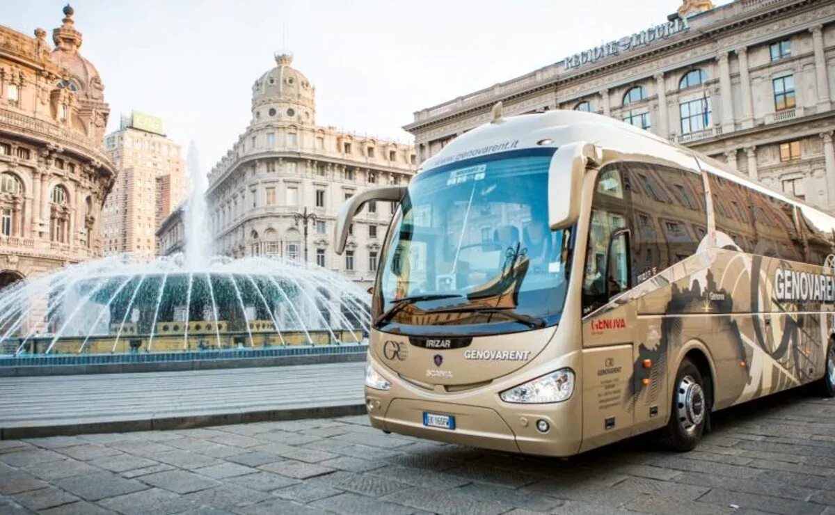 Автобусные туры из петербурга в новгород. Автобусный тур. Экскурсия на автобусе. Экскурсионные автобусы Европы. Автобус для путешествий.