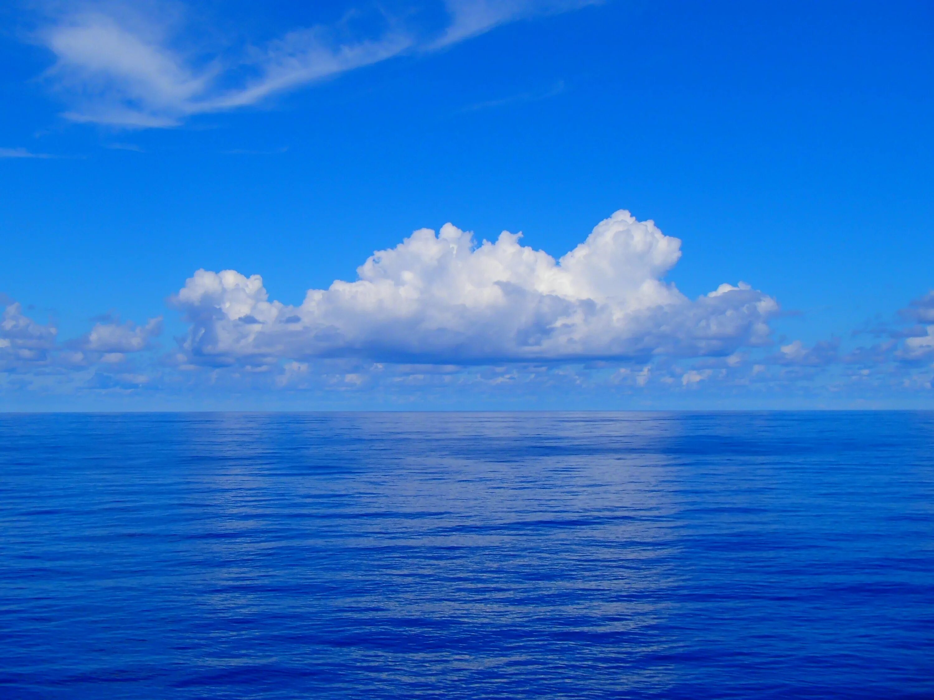 Океан. Синее море. Голубое море. Небо море облака. Море какое бескрайнее