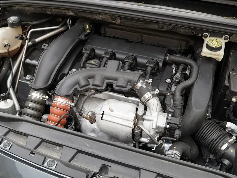Peugeot 3008 двигатель. Пежо 3008 моторный отсек. Моторный отсек Пежо 408. Пежо 408 1.6 турбо. Двигатель Пежо 408 турбо.