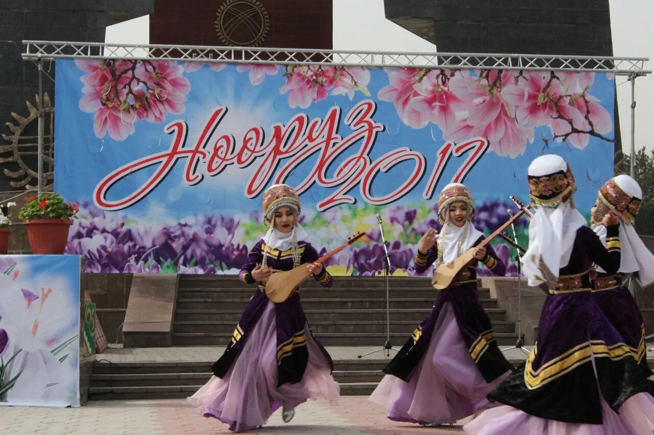 Классный час нооруз. Праздник Нооруз в Кыргызстане. Нооруз Киргизия сумолок. С праздником Навруз Кыргызстан. С праздником Нооруз.