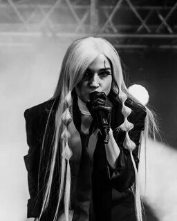 Poppy певица