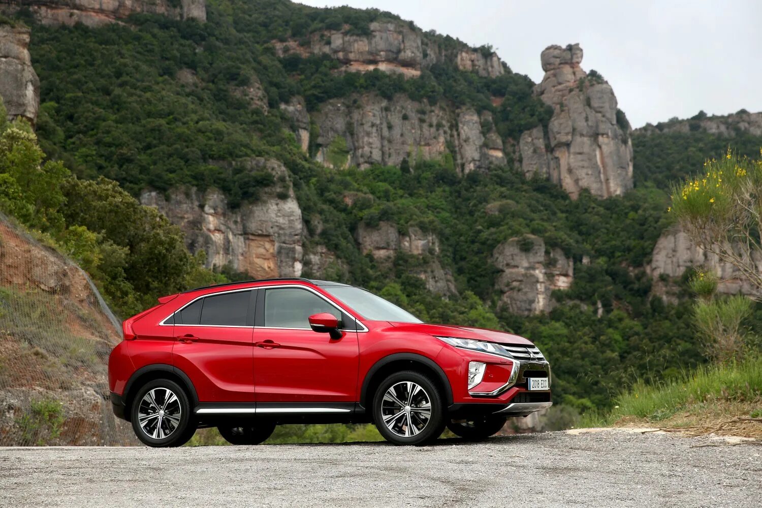 Мицубиси Эклипс кросс. Мицубиси Эклипс кросс 2014. Mitsubishi Eclipse Cross габариты. Митсубиси Эклипс кросс Тойота. Митсубиси купить 2017