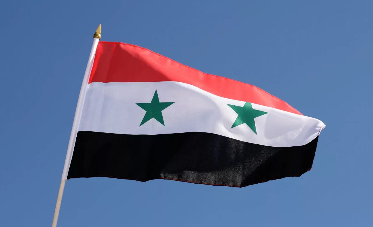 Сирийский флаг. Флаг сирии. республика сирия флаг. сирийская арабская республика. флаг сирии фото.