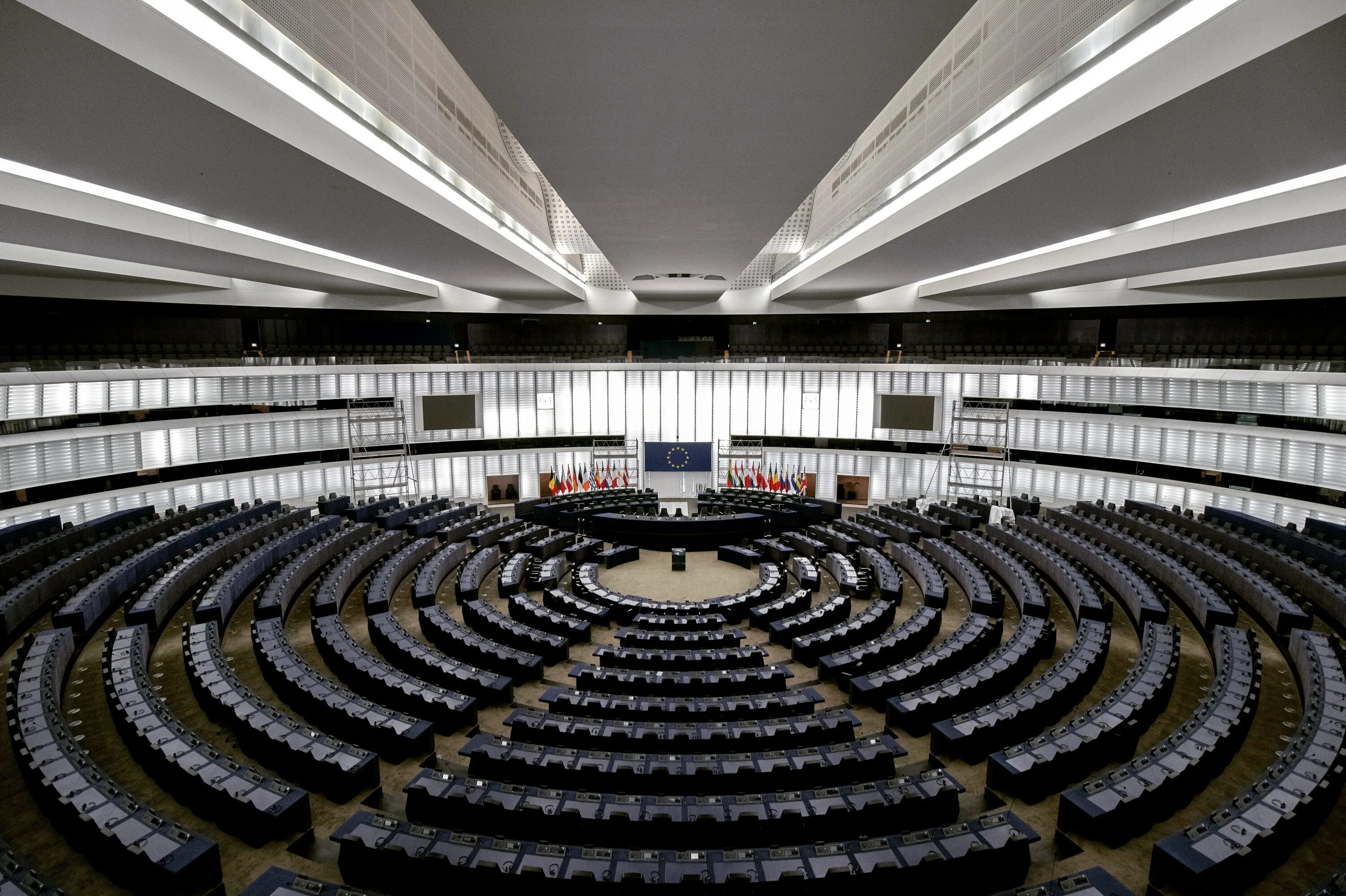 Парламент ЕС. Европейский парламент в Брюсселе. Европейский парламент Страсбург. Европейский парламент заседает в Страсбурге,.