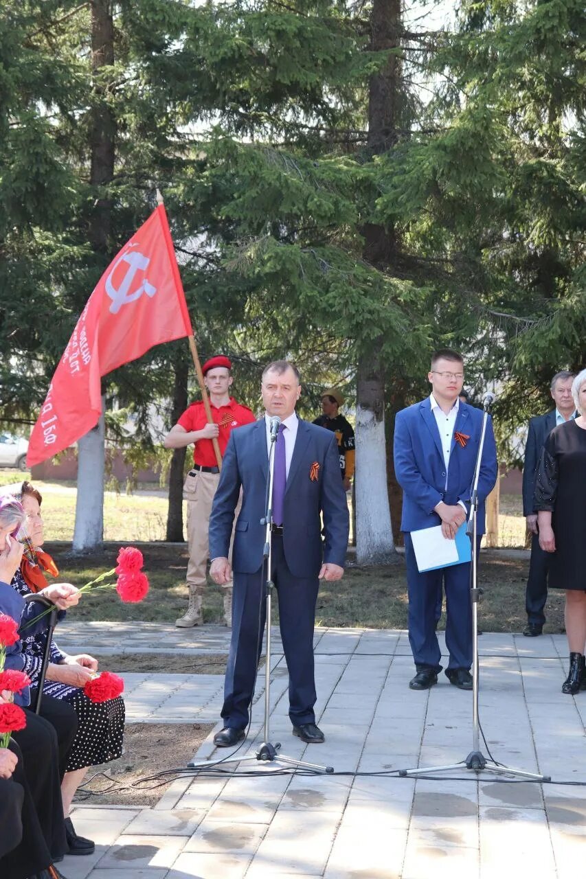 Село партизанск. Митинг на Левобережной части Дубны 78 годовщина Победы. Село Партизанск, Михайловск, район.. Село Партизанское Красноярский край гимн.