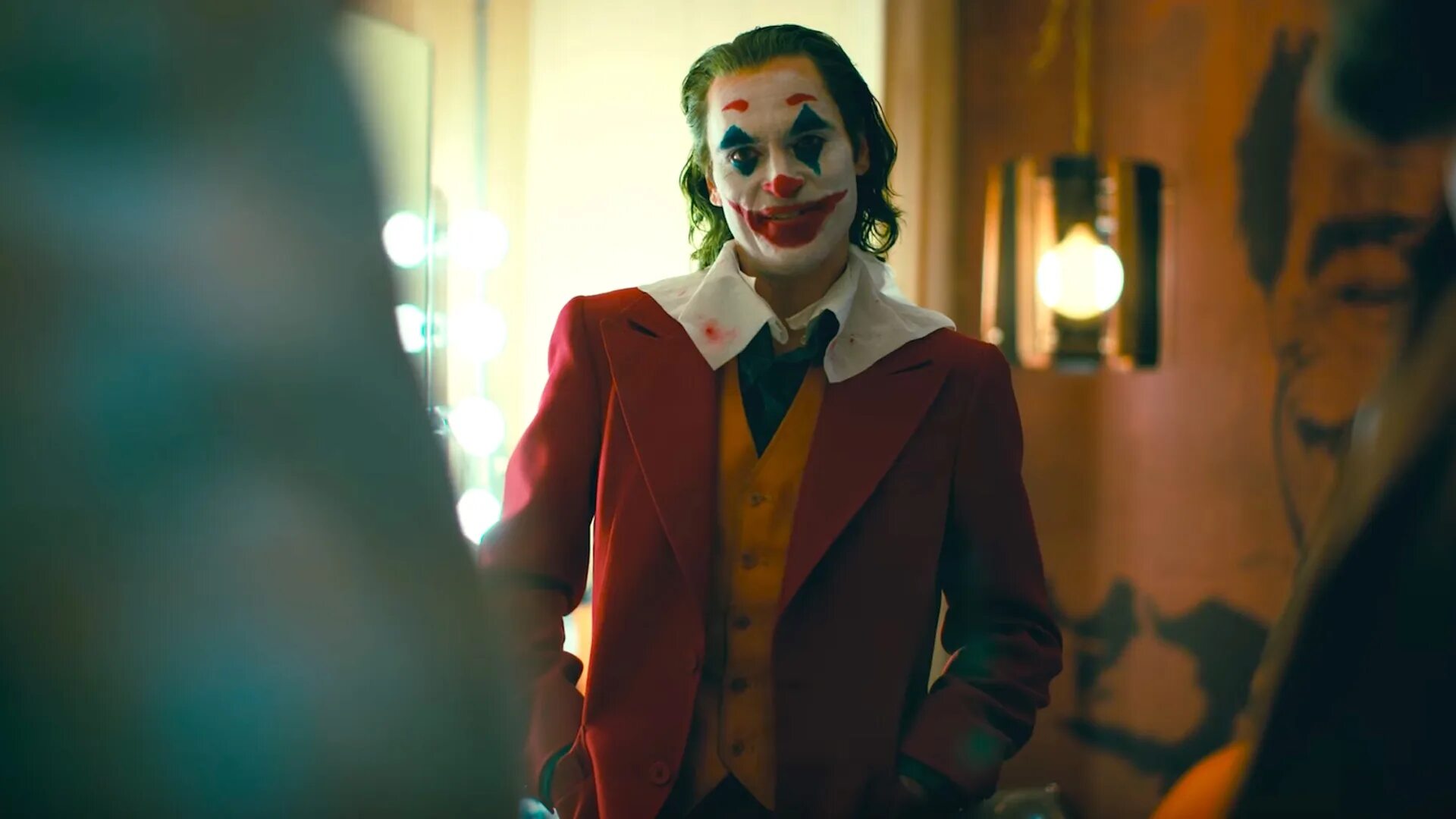 Когда выйдет джокер в кинотеатре. Джокер тодд филлипс 2019. Джокер 2019 хоакин феникс. Когда выйдет джокер в кинотеатре. Джокер хоакин феникс на сцене.