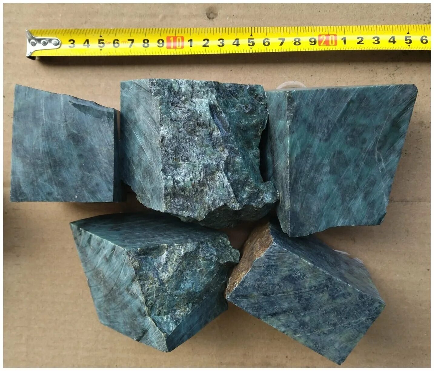 нефрит колото-пиленый ведро 10кг (60-150 мм). нефрит для бани. камень "нефрит" колото-пиленый. камни для бани нефрит. камень нефрит, колото-пиленый (10кг).