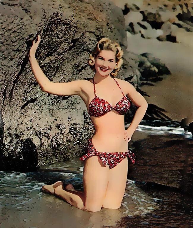 кикки хоканссон. купальник в тропическом стиле. история купальника. советские купальники. рассказы купальник.