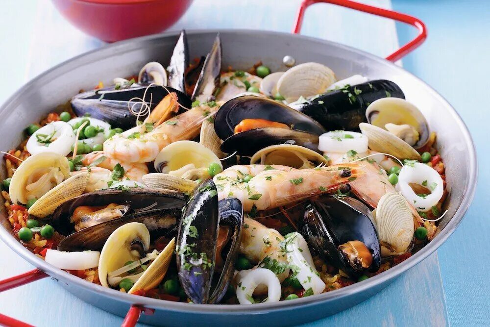 Море вкусного рыба. Мидии маринара. мидии дары моря. тарелка с морепродуктами. креветки и мидии.