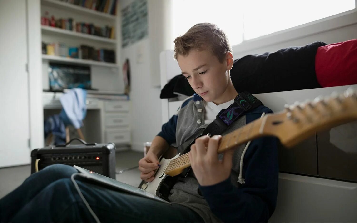 I learn to play the guitar