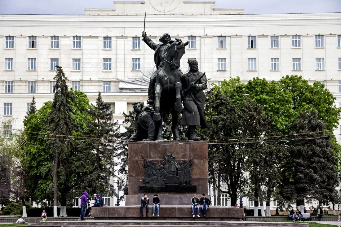 Ростов первой конной. Монумент Первоконникам Ростов-на-Дону. Памятник первой конной армии в Ростове на Дону. Памятник первой конной армии. Памятник первой конной армии в Ростове.