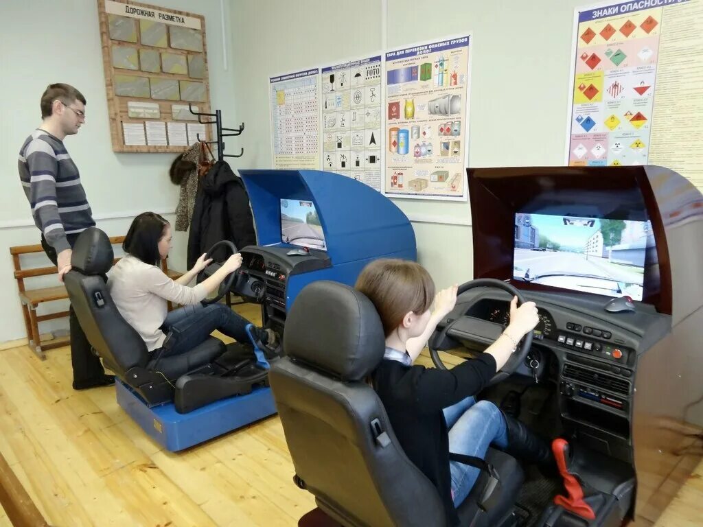 шофер. автошкола водитель плюс. водитель автобуса вакансии. водитель категории с. водитель категории с.