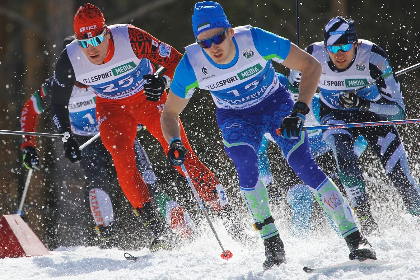 Виды гонок на лыжах. Лыжные гонки. Лыжные гонки вид спорта. Лыжники России. Гоночные лыжи.