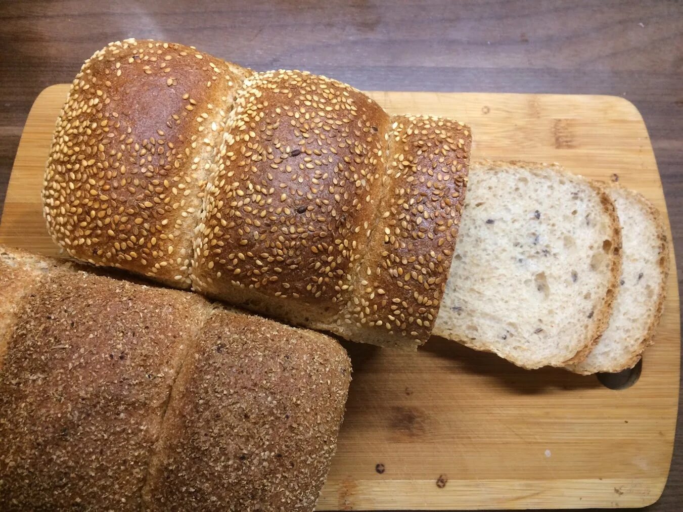 Хлеб с пшеничным солодом. Опара для хлеба. Хлеб пшеничный на опаре. Серый пшеничный хлеб. Пшеничный хлеб с солодом.