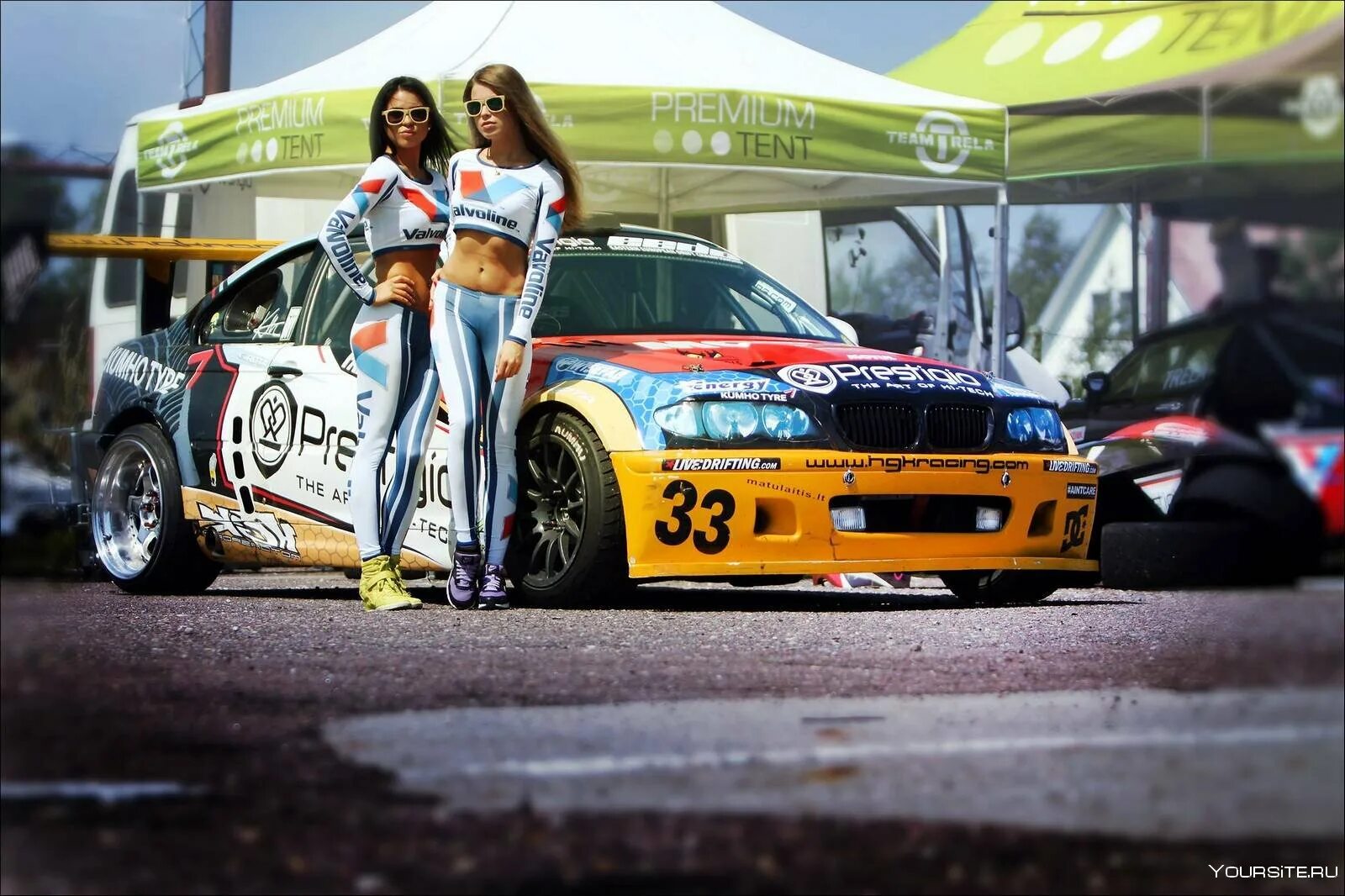 Drift girls. Девушки в дрифте. Девушки и автомобили. Авто дрифт девушки. Девочка в дрифте.