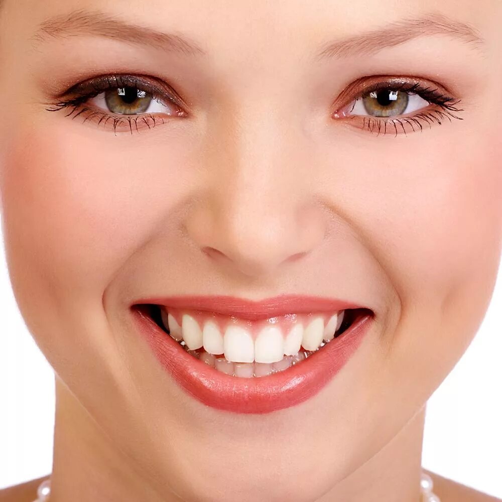 Улыбка. Как называется улыбающееся лицо. Девушка улыбка. Девушка с красивыми зубами. Красивые зубы.