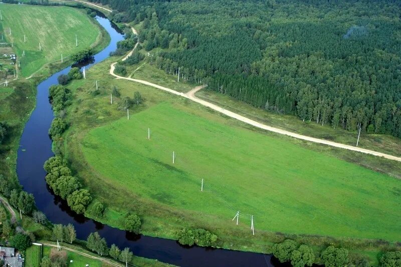 Межа в лесу. Река даренка истринский район. Поселок лес и река. Кп река река аэрофотосъемка. Истринский район, коттеджный поселок лес и река.