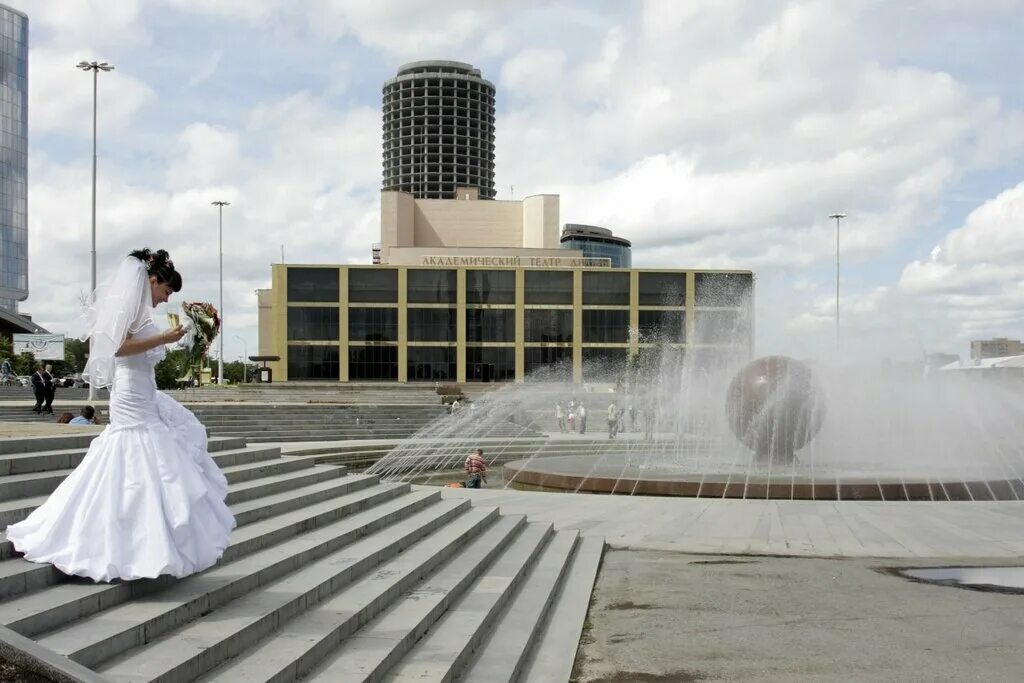 театр наума орлова челябинск. драмтеатр тюмень зал. театр драмы екатеринбург адрес. уралдрама. академический театр драмы екаб.